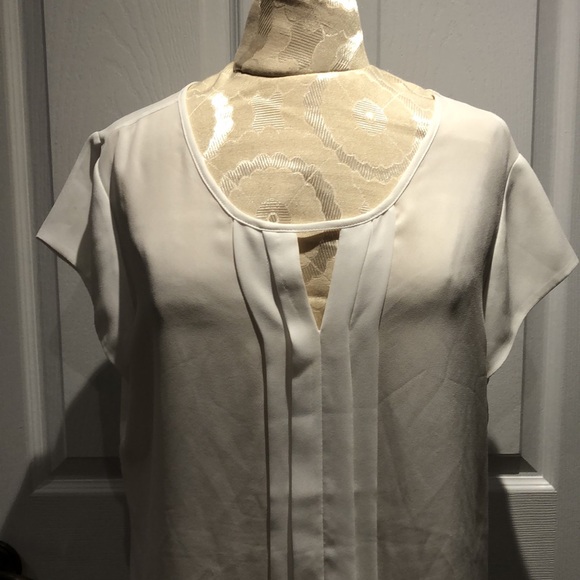 Cleo | EUC White Flowy Cap-Sleeve Blouse - Picture 2 of 7